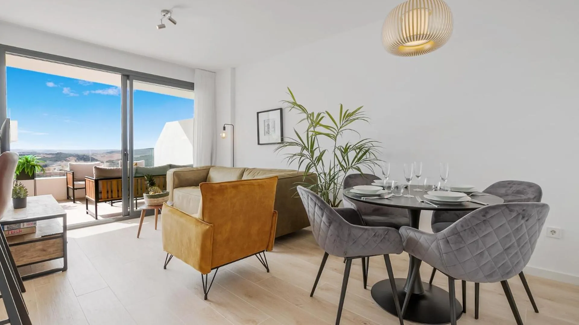 Apartment Vivi Homes - Roli Pool, Terrace, Golf & Beach Estepona