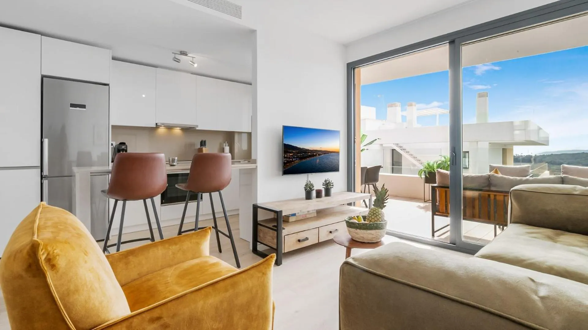Vivi Homes - Roli Pool, Terrace, Golf & Beach Estepona Apartment